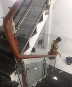 cầu thang kính cường lực