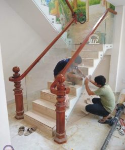 Cầu thang kính cường lực